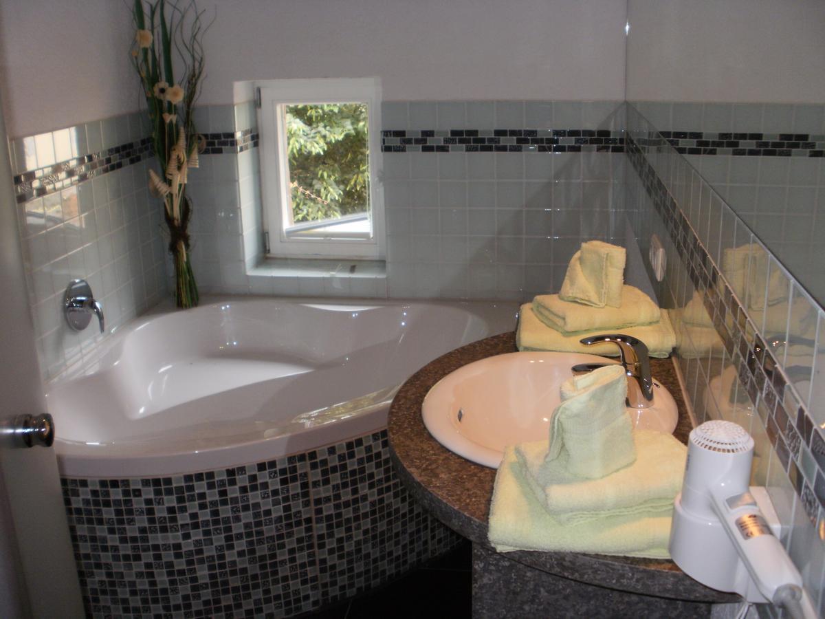 Gaestehaus Edelzimmer Rothenburg ob der Tauber Bagian luar foto